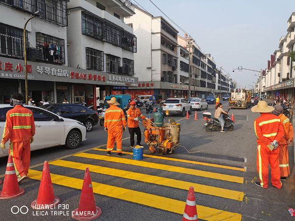 熱熔車(chē)位劃線(xiàn)施工時(shí)可根據(jù)以下施工方案